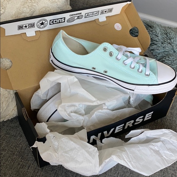 ⭐️ NWT IN BOX- Converse AllStar teal ⭐️